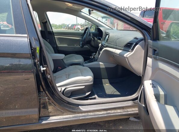 5NPD84LF2HH019231 2017 HYUNDAI ELANTRA Черный Вид салона спереди