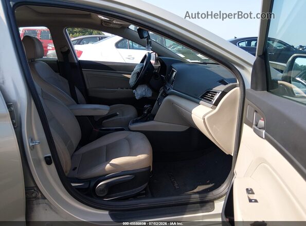 5NPD84LF2HH088114 2017 HYUNDAI ELANTRA Серебряный Вид салона спереди