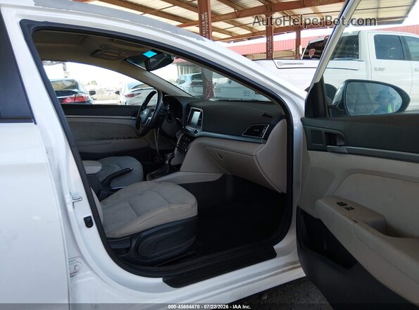 5NPD84LF2HH176788 2017 HYUNDAI ELANTRA Белый Вид салона спереди