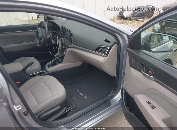 5NPD84LF2HH197866 2017 HYUNDAI ELANTRA Silver წინა სალონის ხედი