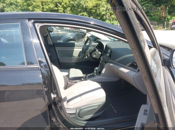 5NPD84LF2HH209336 2017 HYUNDAI ELANTRA Black Front interior view
