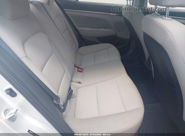 5NPD84LF2JH330552 2018 HYUNDAI ELANTRA Silver VIN კოდის სტიკერის ხედი