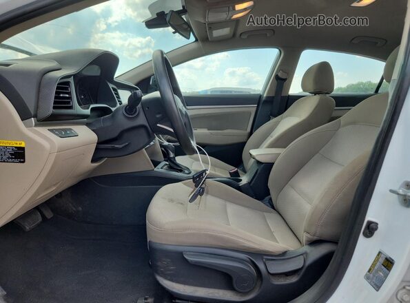 5NPD84LF2KH403923 2019 HYUNDAI ELANTRA Белый Вид салона спереди