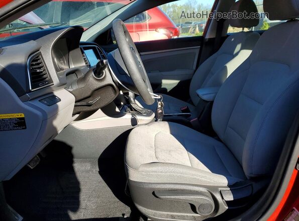 5NPD84LF3HH001384 2017 HYUNDAI ELANTRA Red Widok wnętrza z przodu