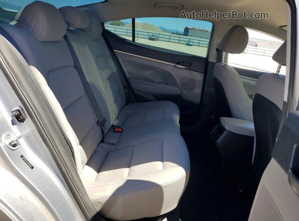 5NPD84LF3HH004639 2017 HYUNDAI ELANTRA Серебряный Вид задних сидений