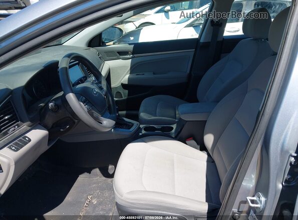 5NPD84LF3HH097338 2017 HYUNDAI ELANTRA Gray Вид салону спереду