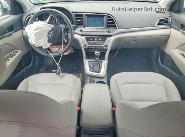 5NPD84LF3JH240312 2018 HYUNDAI ELANTRA Серебряный Вид панели приборов