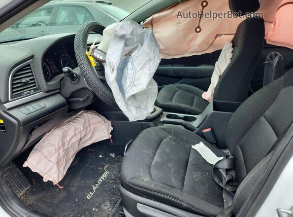 5NPD84LF3JH248135 2018 HYUNDAI ELANTRA White წინა სალონის ხედი