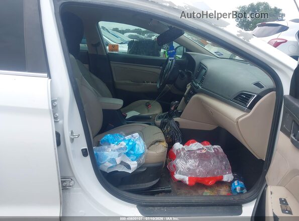 5NPD84LF3JH256168 2018 HYUNDAI ELANTRA White Front interior view