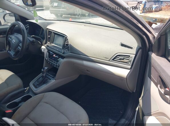 5NPD84LF3JH305627 2018 HYUNDAI ELANTRA Серый Вид салона спереди