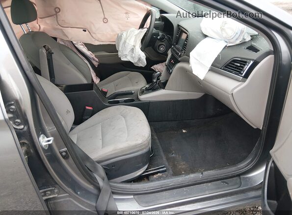 5NPD84LF3JH395135 2018 HYUNDAI ELANTRA Gray Вид салону спереду