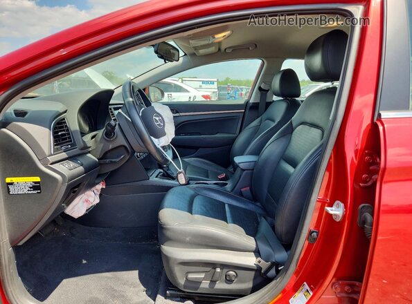 5NPD84LF4HH039111 2017 HYUNDAI ELANTRA Красный Вид салона спереди