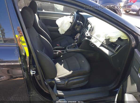 5NPD84LF4JH224264 2018 HYUNDAI ELANTRA Черный Вид салона спереди