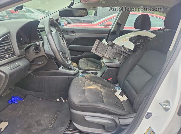 5NPD84LF4JH315941 2018 HYUNDAI ELANTRA White Front interior view