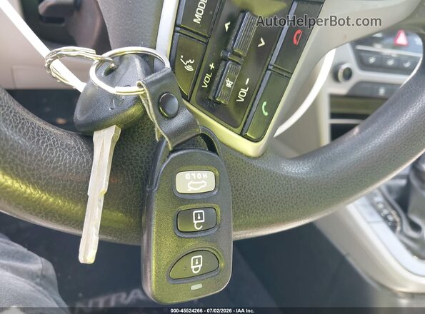 5NPD84LF4JH360121 2018 HYUNDAI ELANTRA Silver წინა პანელის ხედი