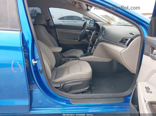 5NPD84LF4JH368218 2018 HYUNDAI ELANTRA Синий Вид салона спереди