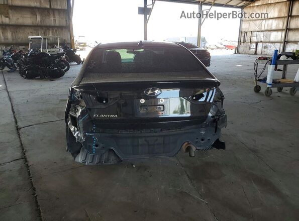 5NPD84LF4JH395323 2018 HYUNDAI ELANTRA Черный Вид сзади