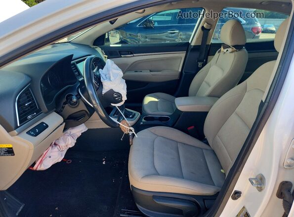 5NPD84LF4JH396925 2018 HYUNDAI ELANTRA White Front interior view