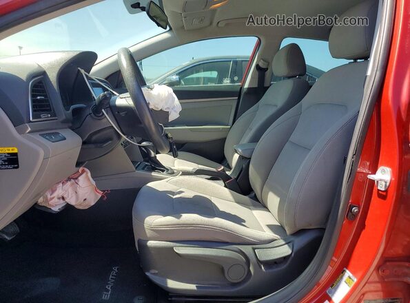 5NPD84LF4JH398853 2018 HYUNDAI ELANTRA Красный Вид салона спереди