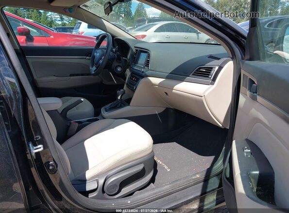5NPD84LF5HH004433 2017 HYUNDAI ELANTRA Черный Вид салона спереди