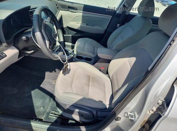 5NPD84LF5HH089306 2017 HYUNDAI ELANTRA Silver წინა სალონის ხედი