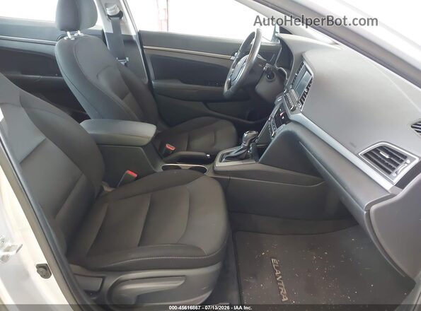 5NPD84LF5HH144997 2017 HYUNDAI ELANTRA Silver Front interior view