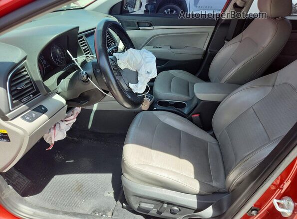 5NPD84LF5HH156955 2017 HYUNDAI ELANTRA Red Вид салону спереду