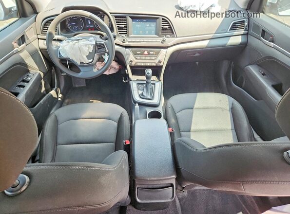 5NPD84LF5JH383794 2018 HYUNDAI ELANTRA Белый Вид панели приборов