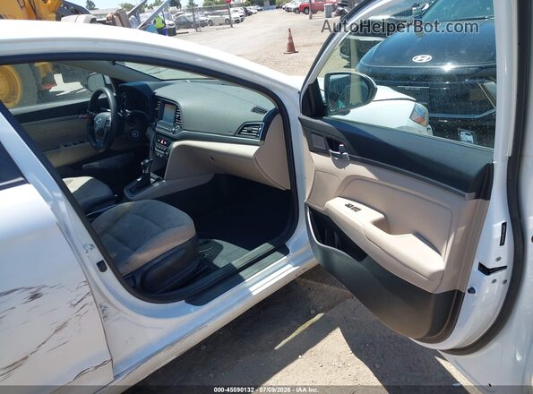 5NPD84LF5JH388588 2018 HYUNDAI ELANTRA White Front interior view