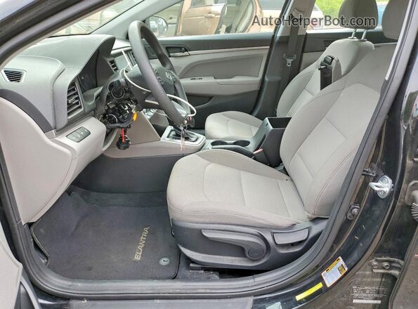 5NPD84LF5LH598143 2020 HYUNDAI ELANTRA Черный Вид салона спереди