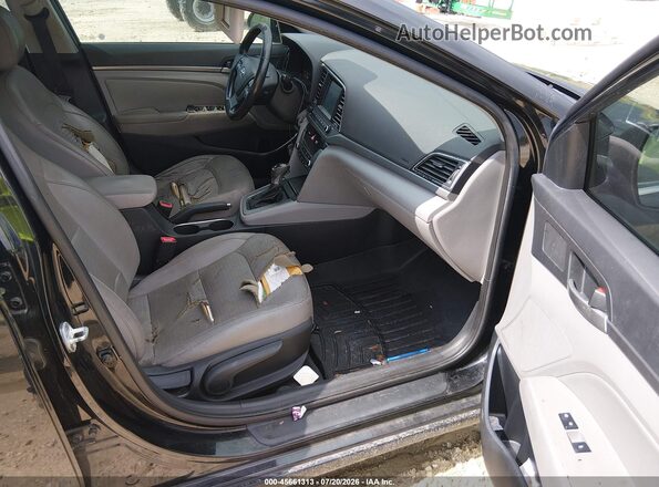 5NPD84LF6HH032757 2017 HYUNDAI ELANTRA Black Вид салону спереду