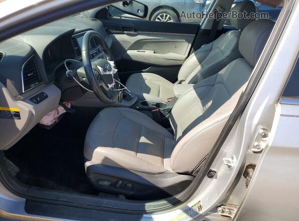 5NPD84LF6HH057903 2017 HYUNDAI ELANTRA Серебряный Вид салона спереди