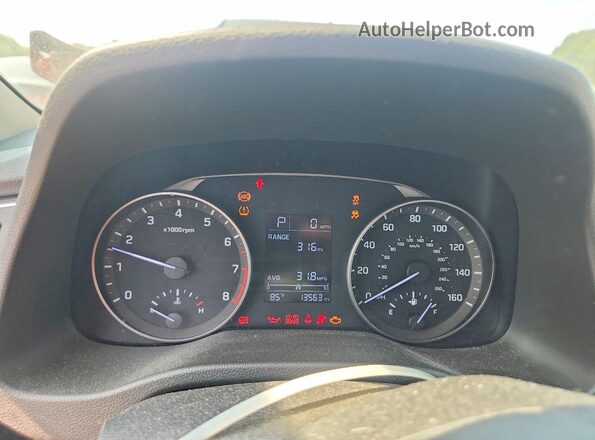 5NPD84LF6HH176213 2017 HYUNDAI ELANTRA Red ხელსაწყოთა პანელის ხედი