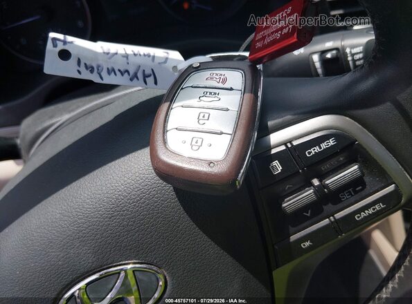 5NPD84LF6HH187373 2017 HYUNDAI ELANTRA Black Առջևի վահանակի տեսք