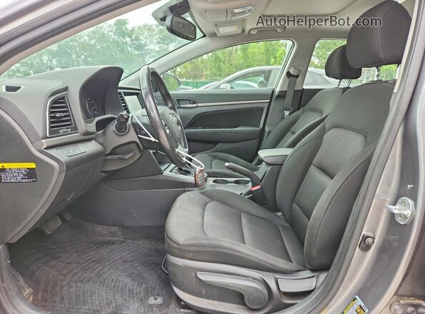 5NPD84LF6JH270873 2018 HYUNDAI ELANTRA Серый Вид салона спереди