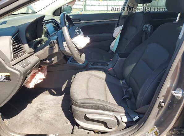5NPD84LF6JH317917 2018 HYUNDAI ELANTRA Серый Вид салона спереди