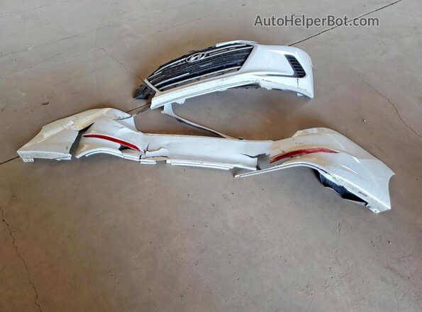 5NPD84LF6JH331865 2018 HYUNDAI ELANTRA White Widok komory silnika
