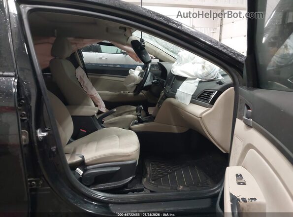 5NPD84LF6JH351209 2018 HYUNDAI ELANTRA Black Вид салону спереду