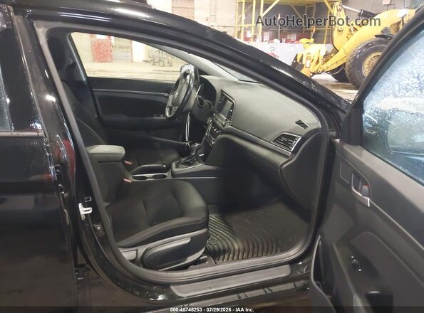 5NPD84LF7HH189293 2017 HYUNDAI ELANTRA Black Widok wnętrza z przodu