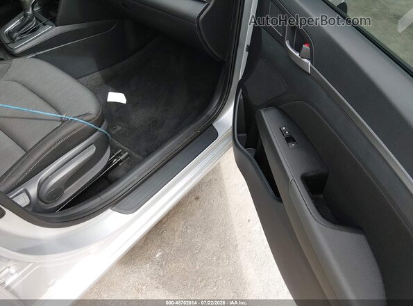 5NPD84LF7HH207372 2017 HYUNDAI ELANTRA Silver Vista interior delantera