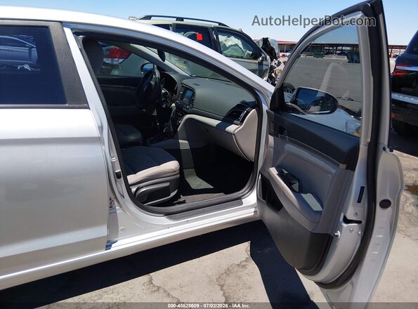 5NPD84LF7JH257498 2018 HYUNDAI ELANTRA Silver წინა სალონის ხედი