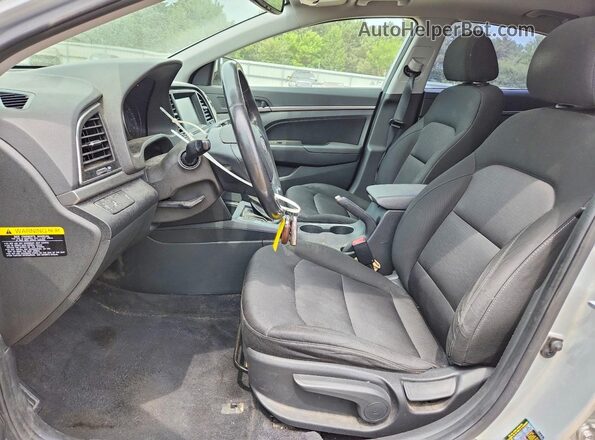 5NPD84LF7JH280912 2018 HYUNDAI ELANTRA Silver Front interior view