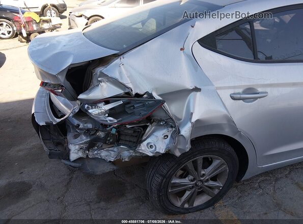 5NPD84LF7JH366964 2018 HYUNDAI ELANTRA Silver Widok z przodu