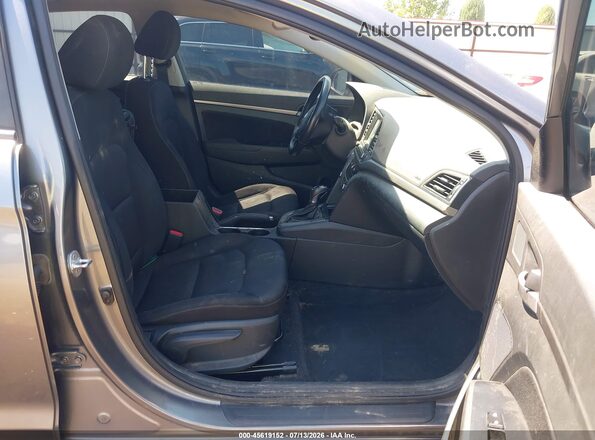 5NPD84LF7JH371680 2018 HYUNDAI ELANTRA Gray Вид салону спереду