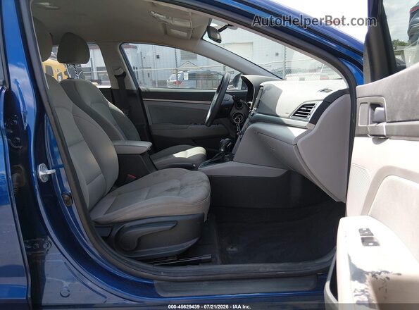 5NPD84LF7JH389175 2018 HYUNDAI ELANTRA Blue Вид салону спереду