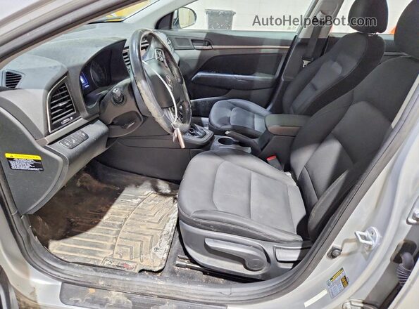 5NPD84LF7JH399821 2018 HYUNDAI ELANTRA Серебряный Вид салона спереди