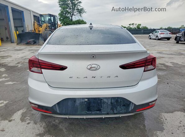 5NPD84LF7KH442295 2019 HYUNDAI ELANTRA Серебряный Вид сзади