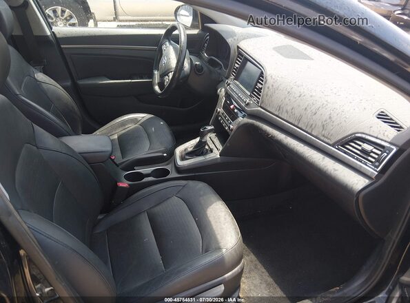 5NPD84LF8HH050936 2017 HYUNDAI ELANTRA Черный Вид салона спереди