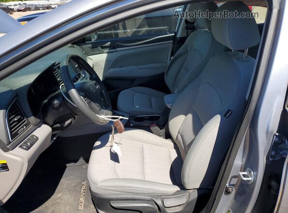 5NPD84LF8HH056686 2017 HYUNDAI ELANTRA Silver Вид салону спереду