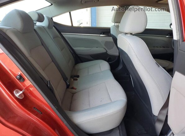 5NPD84LF8HH061936 2017 HYUNDAI ELANTRA Red უკანა სავარძლების ხედი